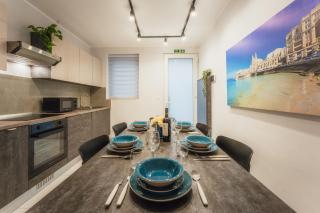 NEW - Only Suites Modern 2-Bedroom Maiosnette with Private heated Jacuzzi by SF Homes - 2