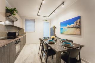 NEW - Only Suites Modern 2-Bedroom Maiosnette with Private heated Jacuzzi by SF Homes - 0