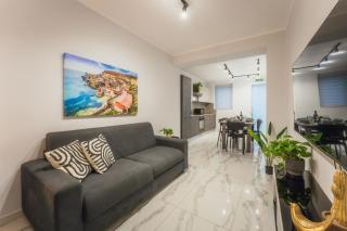 NEW - Only Suites Modern 2-Bedroom Maiosnette with Private heated Jacuzzi by SF Homes - 9