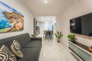 NEW - Only Suites Modern 2-Bedroom Maiosnette with Private heated Jacuzzi by SF Homes - 7