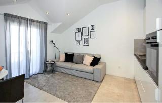 Gorgeous Apartment In Supetar With House Sea View - 3