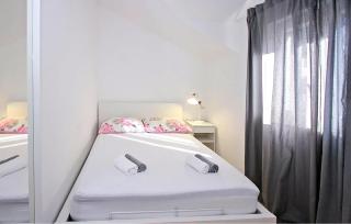 Gorgeous Apartment In Supetar With House Sea View - 1