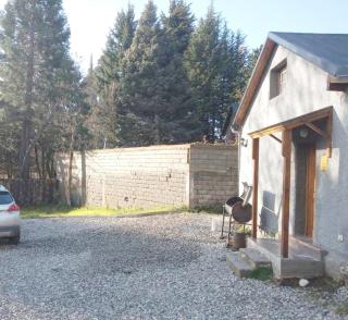 Hermosa casa con patio a una cuadra del lago - 1