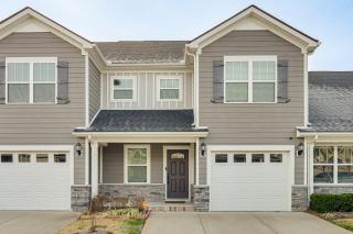 WFH Setup, Fenced Yard! Spacious Spring Hill Stay - 0