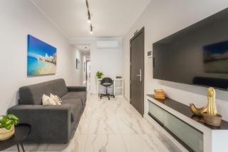 NEW - Only Suites apt2 Modern 2-Bedroom apartment with common heated Jacuzzi by SF Homes - 8