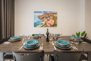 NEW - Only Suites apt3 Modern 2-Bedroom apartment with common heated Jacuzzi by SF Homes - 9