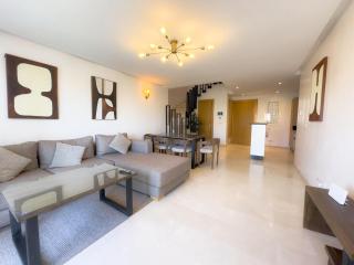 Luxurious Loft, Pool view - 6