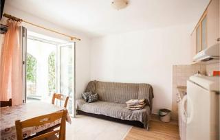 1 Bedroom Nice Apartment In Lopar - 8