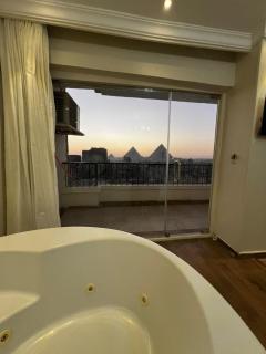Maat Pyramids View Inn & Jacuzzi - 2