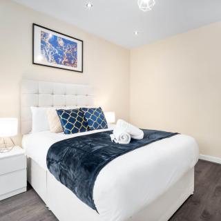 Four Bed House - Sleeps 7 - Garden - Parking - Smart TV 6COK - 1