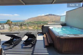 Yalarent Magdala Apartment with Private Jacuzzi - 6