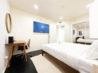 2BR Bohemian Haven Near Walk of Fame - BR6 - BUR - 1