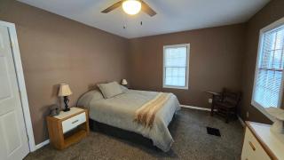 Warm Cabin Escape near Loon Mountain, Ice Castles and Cannon Mountain - 4