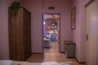 Monica's apartment - 6