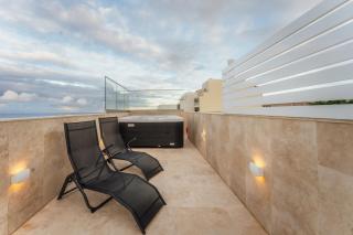 NEW - Only Suites apt5 Modern 2-Bedroom apartment with common heated Jacuzzi by SF Homes - 6