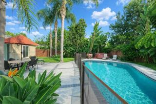 Rainforest Villa 4 Bedroom PoolSpa Walk2Disneyland - 2