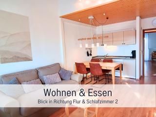 SONNENSEITE Schonach - Für Paare und Ruhesuchende - Private Infrarotsauna - 2 SZ - Küche mit Spülmaschine und Mikrowelle - 300 m zum Waldrand - Parkplatz direkt am Haus - 6