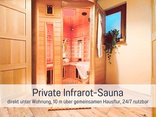 SONNENSEITE Schonach - Für Paare und Ruhesuchende - Private Infrarotsauna - 2 SZ - Küche mit Spülmaschine und Mikrowelle - 300 m zum Waldrand - Parkplatz direkt am Haus - 9