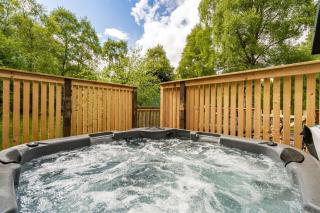 Bracken Lodge 6 with Hot Tub - Belladrum - 0