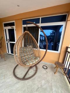 Sunlit Accra Stay Workspaces, Nature, Nightlife - 8