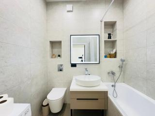 Эстет - возле ТРЦ Мега - 1