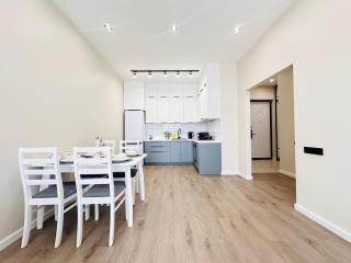 Эстет - возле ТРЦ Мега - 2