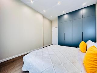 Эстет - возле ТРЦ Мега - 8