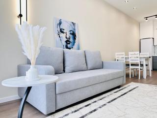 Эстет - возле ТРЦ Мега - 4