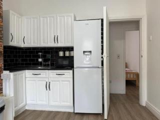 Blackpool - Apartment - Sleeps 6- Coastal Stay - 1