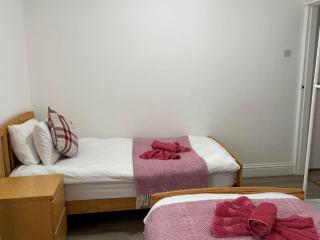 Blackpool - Apartment - Sleeps 6- Coastal Stay - 2