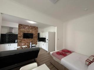 Blackpool - Apartment - Sleeps 6- Coastal Stay - 4