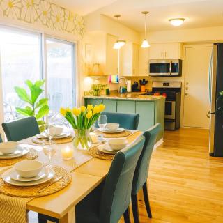 SoCo Winter Retreat Ideal for Long Stays Spacious Fenced Yard & Fire Pit - 3