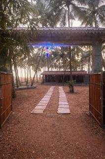 STRIPGREENS BeACH & BACKWATER RESORT VALIYAPARAMBA - 3