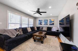 Newly Renovated 5BR 2 Living Rooms Sleeps 10 - 9