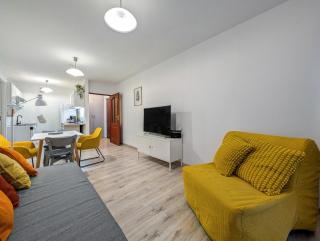 Powstańców Śląskich Homely Apartment by BookingHost - 5