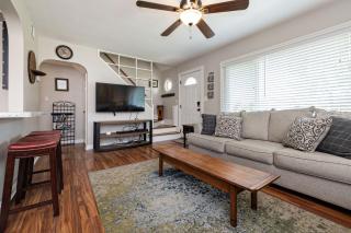 OPEN 4BR2BA Sleeps 8 Near Hwy Covered Deck - 8