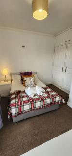 Modern Broughton Apartment - Walk to City Centre and St James Quarter - Edinburgh - 2