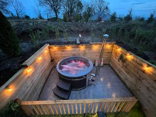White River Retreats luxury lodges with Private Wood Fired Hot Tub - 9