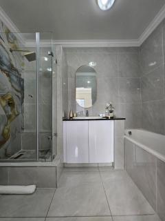 Luxury apartment at Westpoint - 3