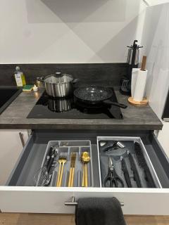 Jacuzzi Privé & Cinéma - Suite Romantique - 6