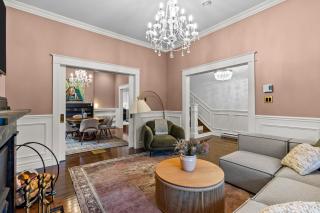 Luxury 2BR Executive Near DT Off Street Parking - 5