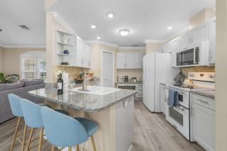 The Coastal Nook heated pool 8 guests 5 beds - 6