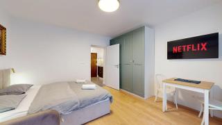 NEW Studio by Nivy & Bus Station w AC - 3