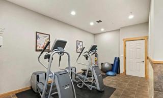 Big Sky Getaway - Fireplace Pool Access - 6