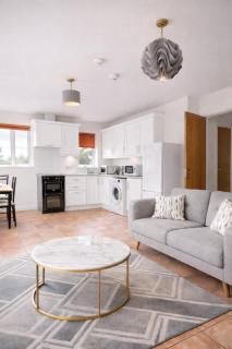 Cozy Ballintemple Pad, 2BR Near City with Parking - 5