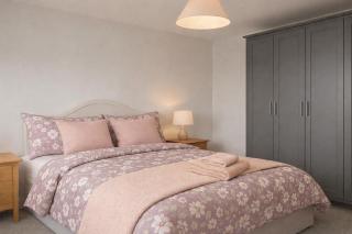 Cozy Ballintemple Pad, 2BR Near City with Parking - 4