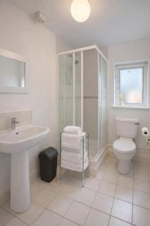 Cozy Ballintemple Pad, 2BR Near City with Parking - 2