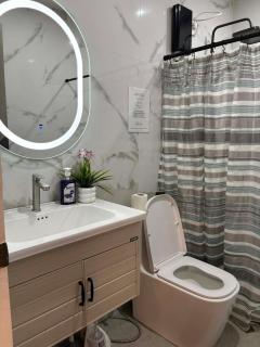 Apt with LUX Bathroom & Functional Workspace - 2