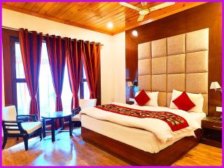 Hotel Saanidhya Blue Moon Palace Inn Near Bhimtal Lake- Wifi - Room Service - Parking Facilities - Velly view Hotel - 2