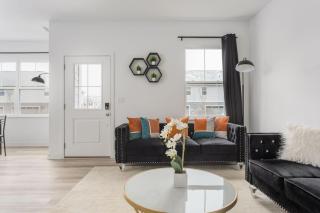 Modern Luxury Retreat Westfield- Near Grand Park - 8